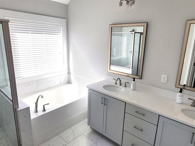 Building Photo - 821 Hedgefield Way