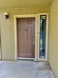 Building Photo - great condo in roseville available now