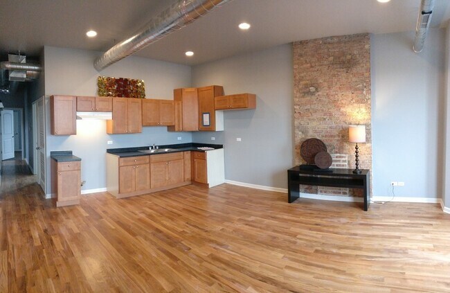 Building Photo - 6342 S Ingleside Ave
