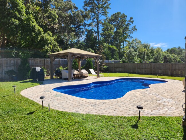 Building Photo - 5855 Vlg Rdg Wy