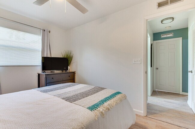 Building Photo - 589 Coconut St