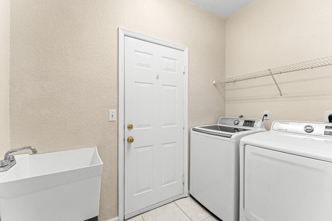 Building Photo - 255 Saratoga Blvd E