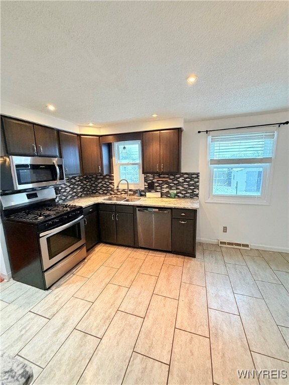 Building Photo - 79 E Toulon Dr