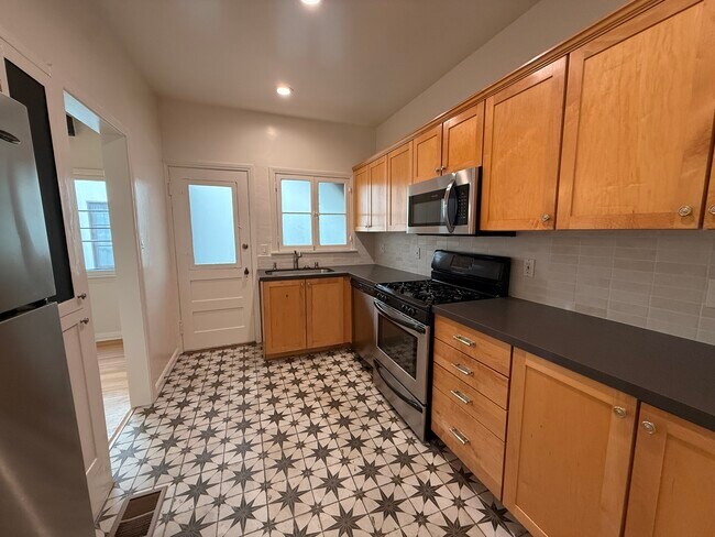 Kitchen - 1439 S Holt Ave