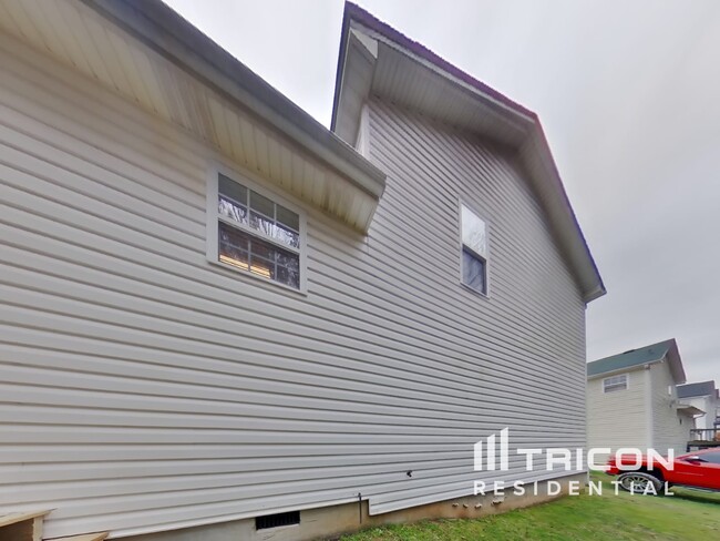Building Photo - 372 River Trace Dr