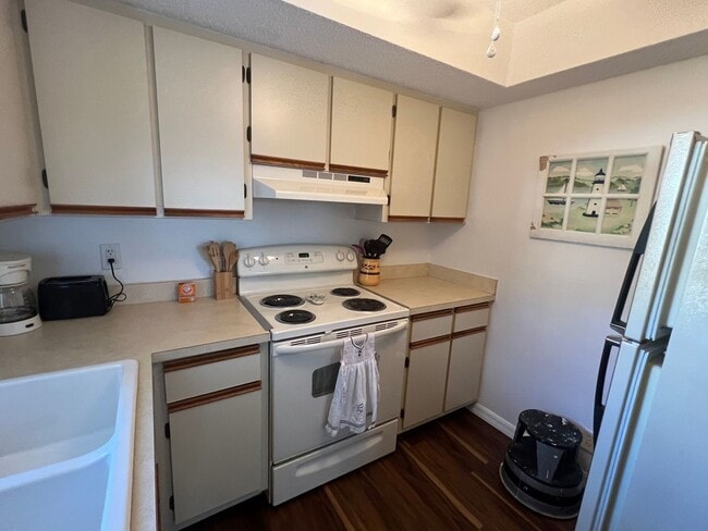 Building Photo - Seasonal Oaks IV 2/2 first floor condo