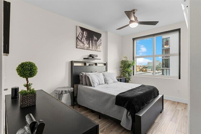 Building Photo - 1208 E Kennedy Blvd