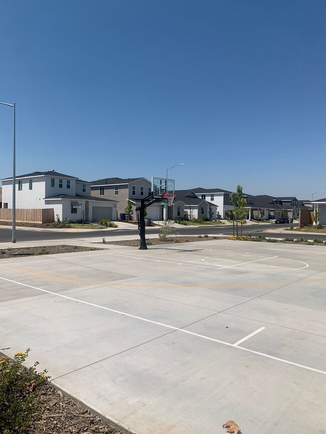 Building Photo - Brand New home in Clovis Unified School District with Solar!