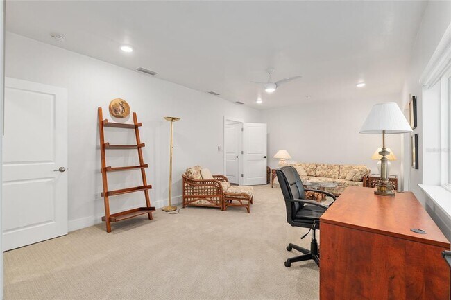 Building Photo - 2601 SW Williston Rd