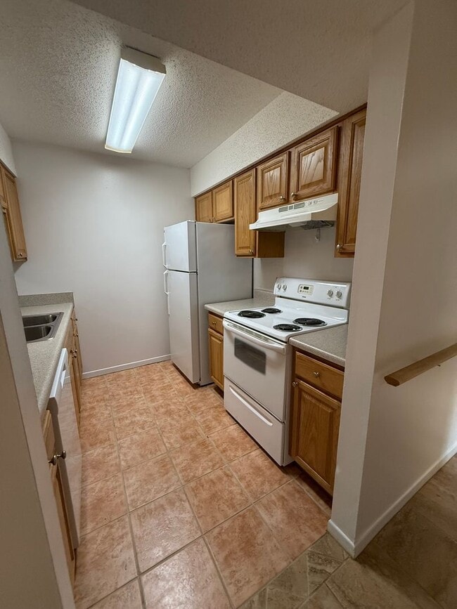 Building Photo - 126 Classic Ct