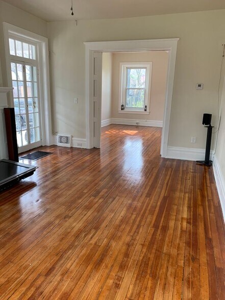 Building Photo - 517 Seneca St