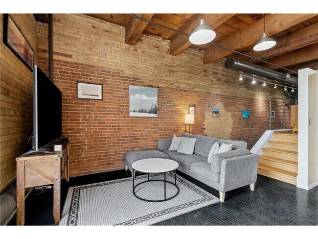 Building Photo - 716 N 1st St