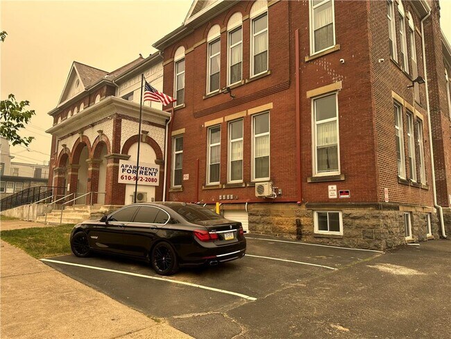 Building Photo - 811 Northampton St