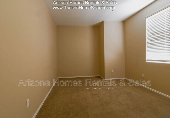 Building Photo - 732 West Camino Tunera