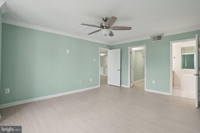 Building Photo - 1515 S Arlington Ridge Rd