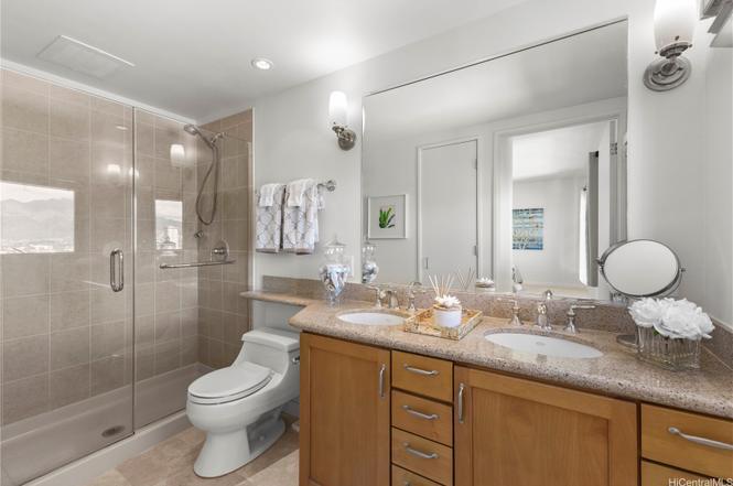 Luxurious Master Bathroom - 421 Olohana St