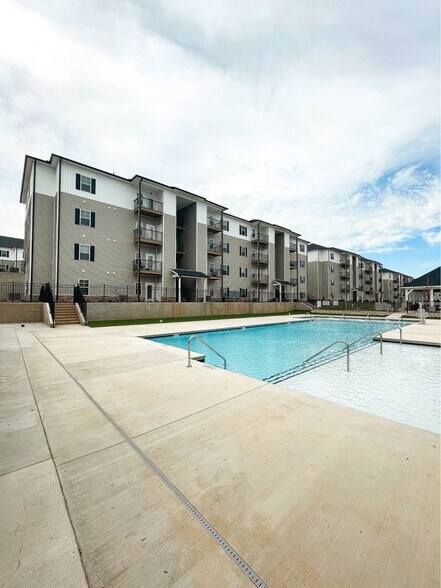 Primary Photo - Northbrook Luxury Apartments