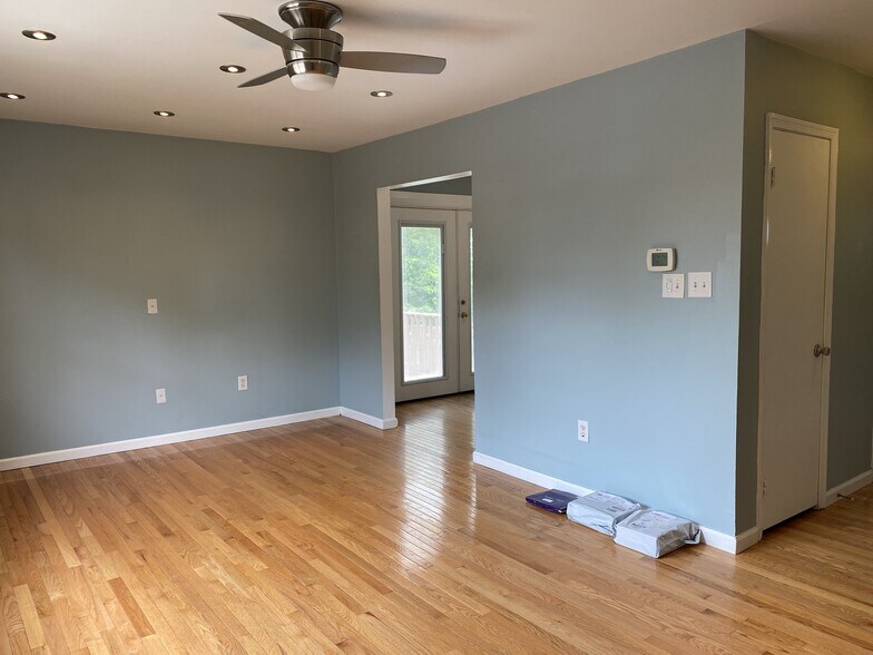 Building Photo - 67 Bristol Ct