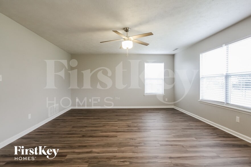 Building Photo - 4827 Lakestone Dr