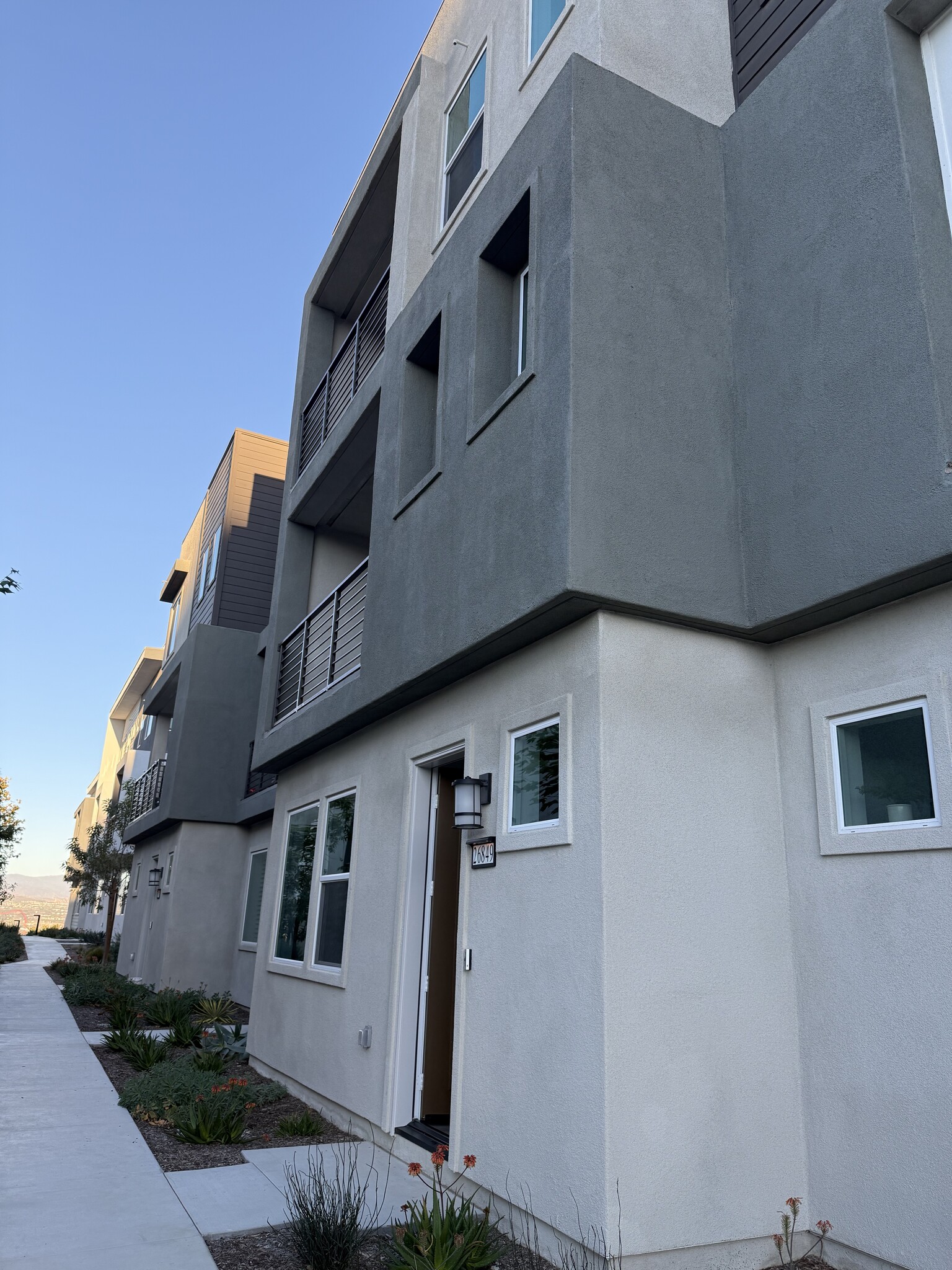 Building Photo - 26849 Laurel Mountain Loop