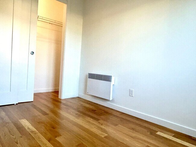 Building Photo - Magnolia newer 2Bed 2Bath Townhouse with Rooftop Deck