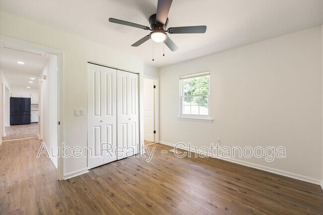 Building Photo - 4015 Shady Oak Dr