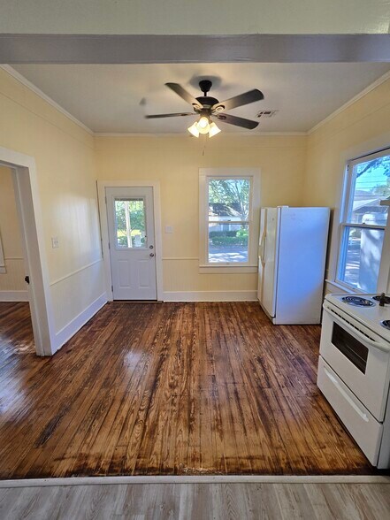 Primary Photo - 116 Albert St