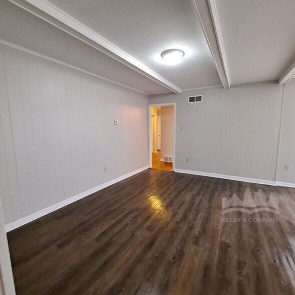 Building Photo - 3743 Lakehurst Dr
