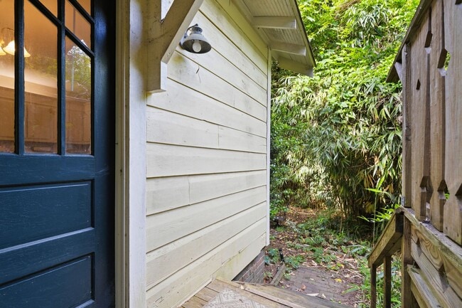 Building Photo - Prime UNC Location – 2BR Home Across from UNC Public Health