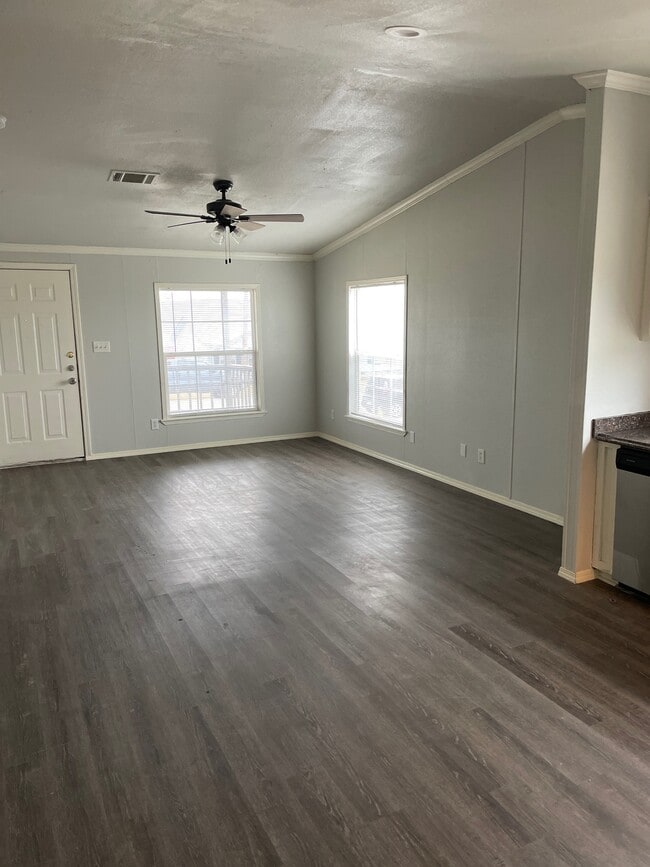 Building Photo - 165 Rolling Glen