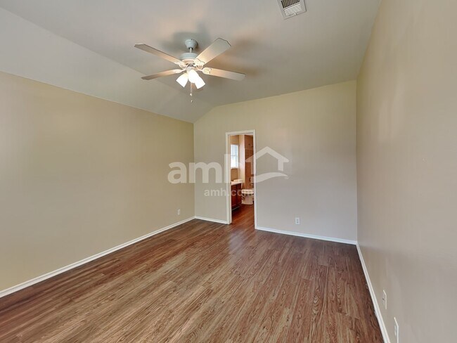 Building Photo - 102 Quail Cir