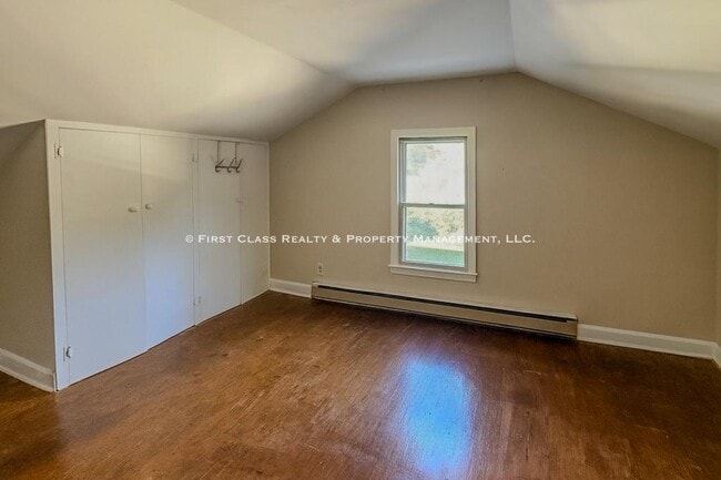 Building Photo - 2026 Ashley Rd