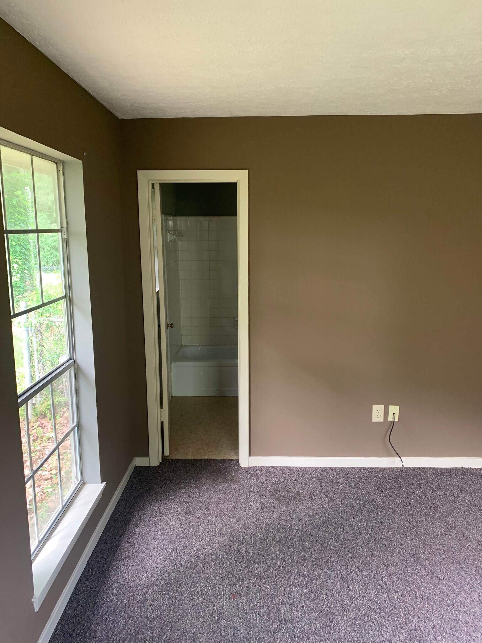 Building Photo - 135 York Dr