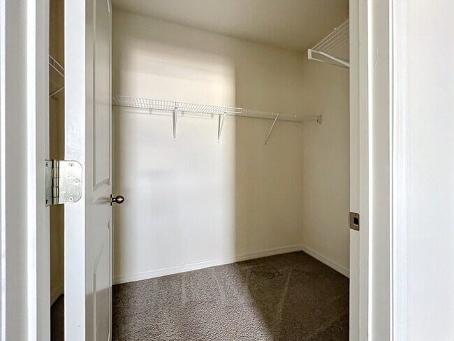 Building Photo - 12744 Lateral Root Dr