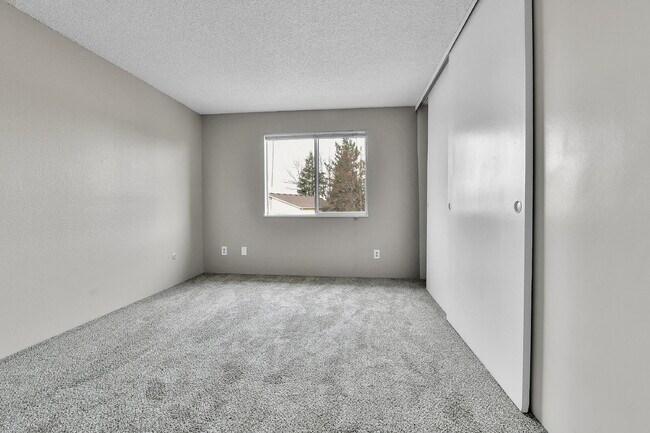Building Photo - $1,445.95 - 2 Bed, 2 Bath Condo in Denver with In-Unit Laundry!