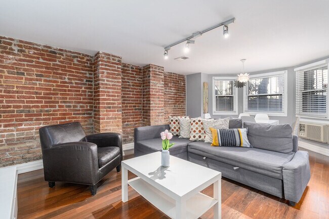 Building Photo - 2452 1/2 18th St NW