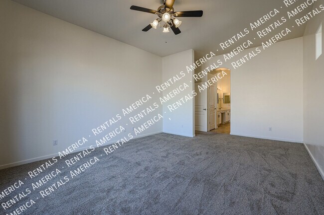 Building Photo - 2126 E Fawn Dr