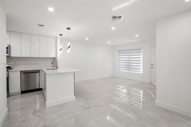 Building Photo - 7662 SW 152nd Ave