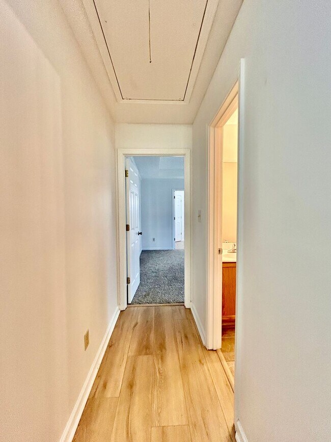Building Photo - Discover this 4 bedroom 2 bath home for re...