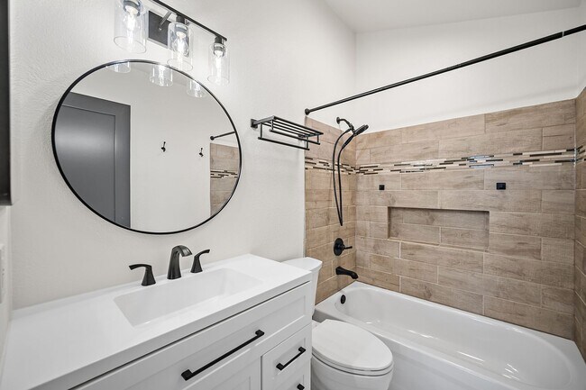 Building Photo - Stunning tri-level remodeled home in Briargate!