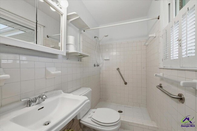 Building Photo - 202 Self St