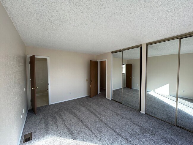 Building Photo - 2223 Ptarmigan Ln