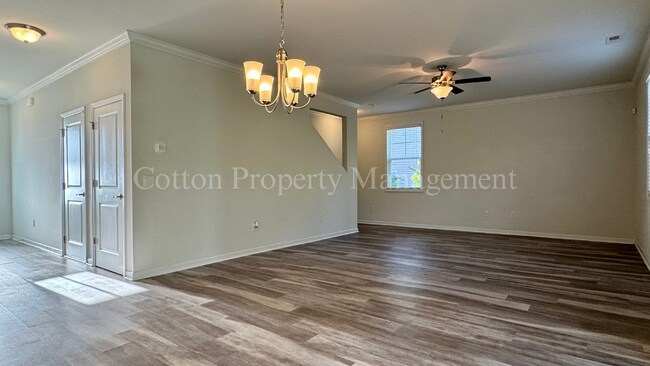 Building Photo - 473 Esthwaite Dr SE