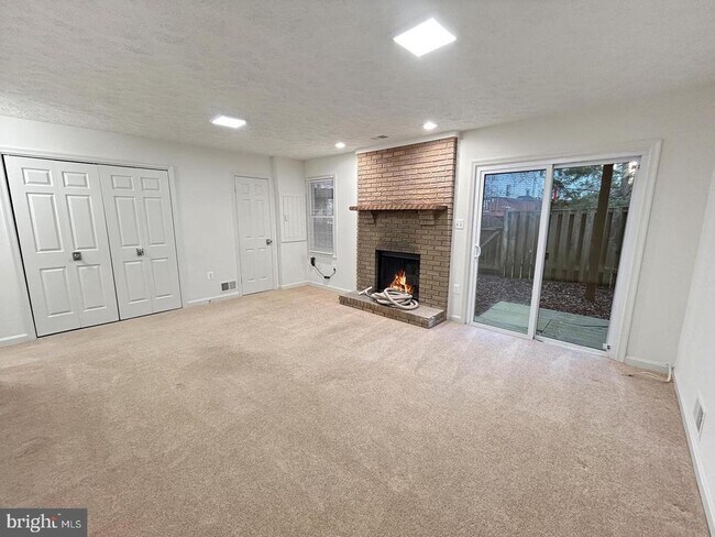 Building Photo - 7338 Mallory Ln