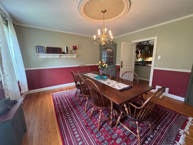 Building Photo - Beautifully Furnished Three Bedroom Home