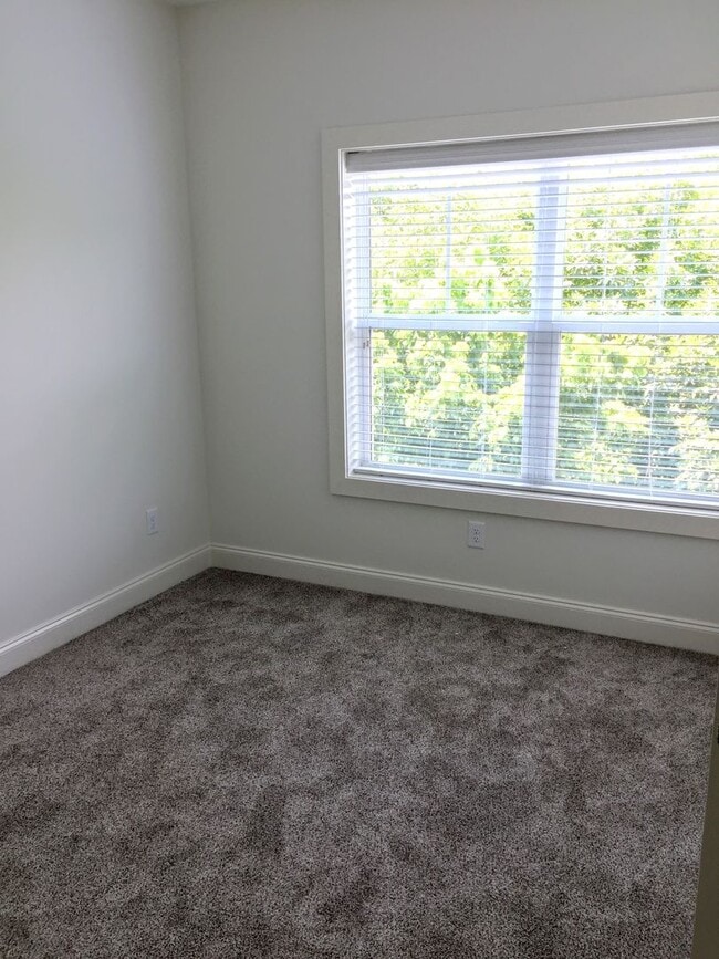 Building Photo - 8100 Lenox Creekside Dr