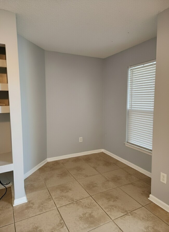 Building Photo - 455 Alt 19