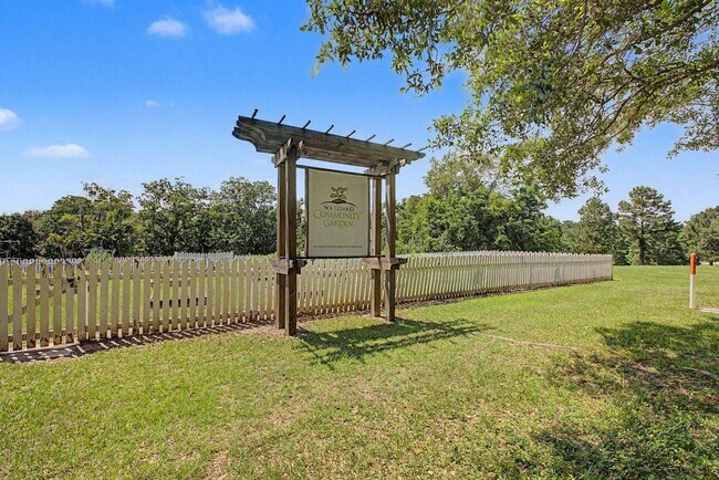 Building Photo - 4065 Four Oaks Blvd