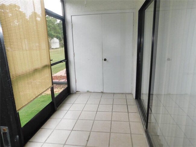 Building Photo - 209 Meadow Ln