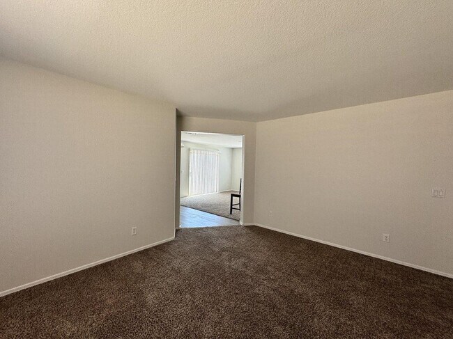 Building Photo - 46067 W Sheridan Rd